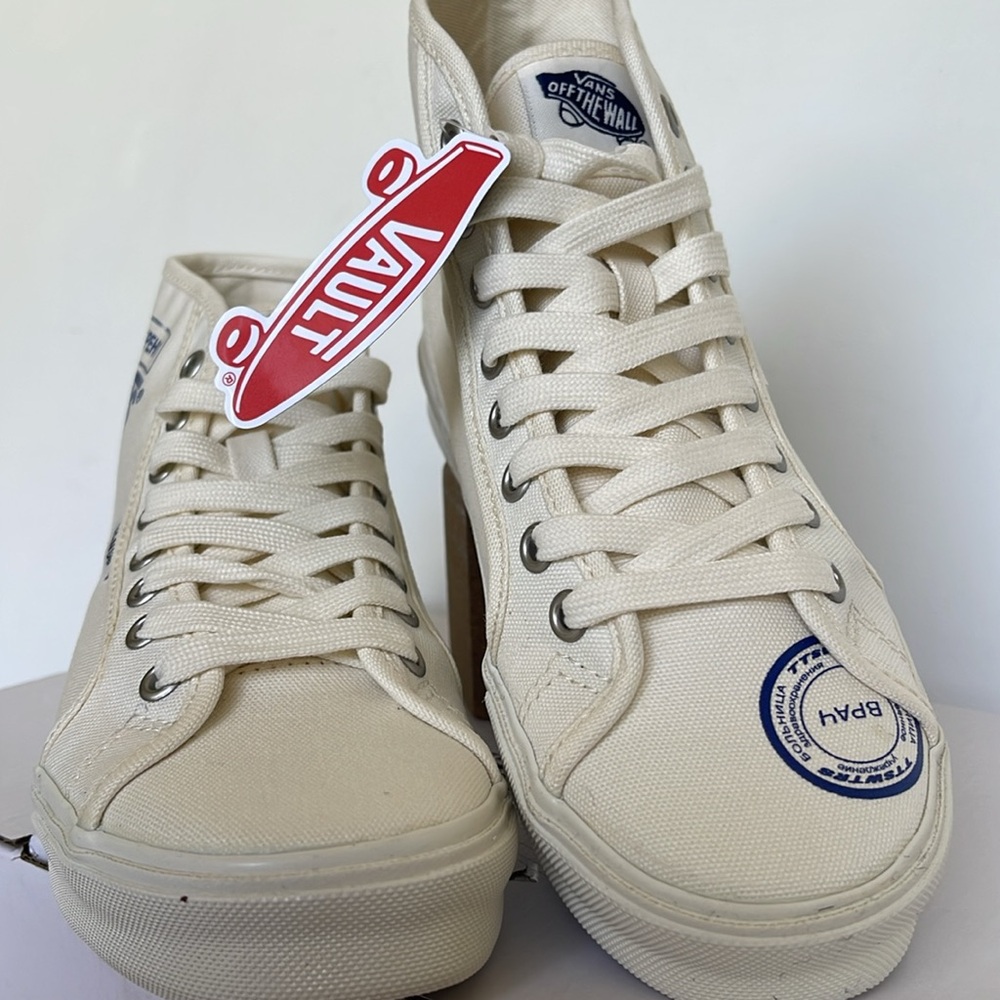 Vans WMNS 0g Style 24 Nt Ttswirs Hospital
VN0000S8BDE
Sneakers - Picture 6 of 16